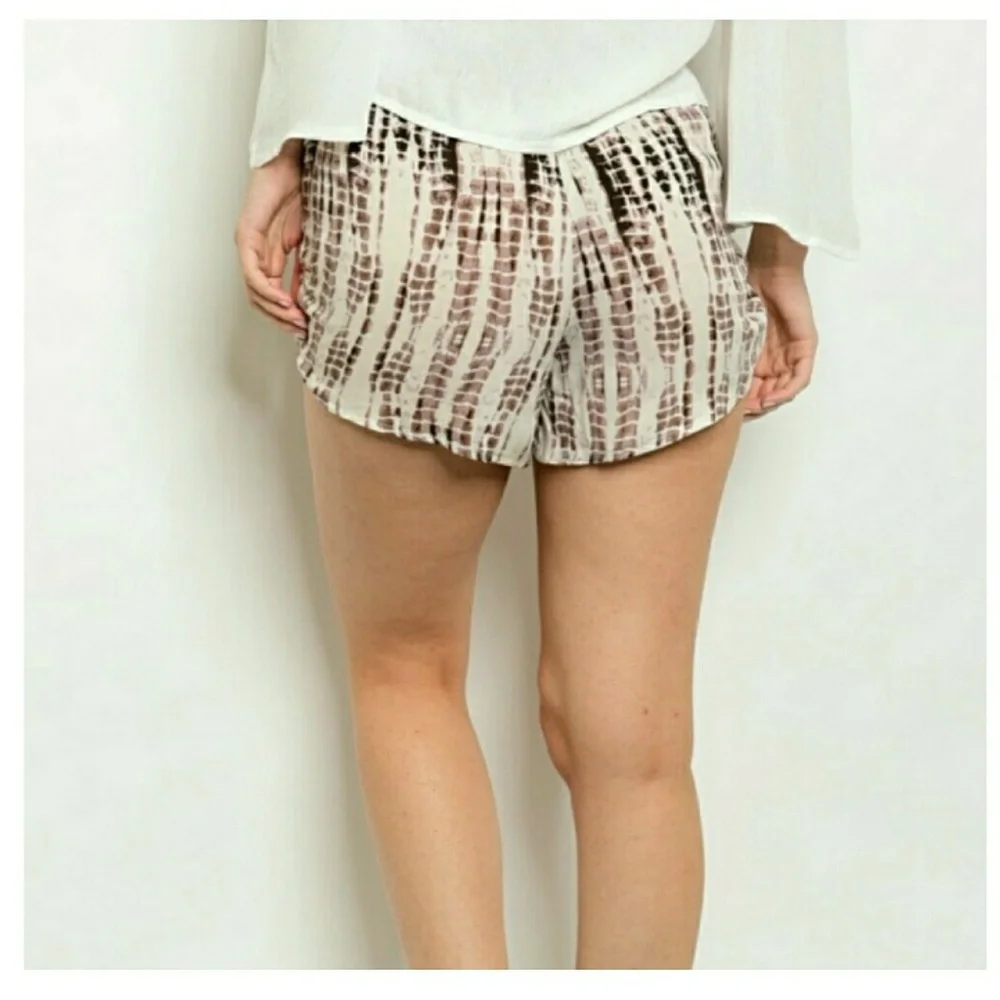 Ivory Pattern Shorts - Picture 7 of 8
